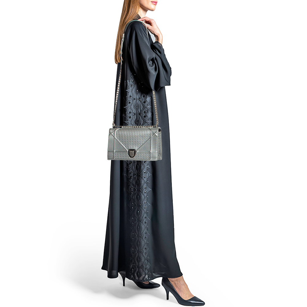 DIOR Silver Microcannage Patent Leather Medium ama Flap Shoulder Bag - Picture 2 of 8